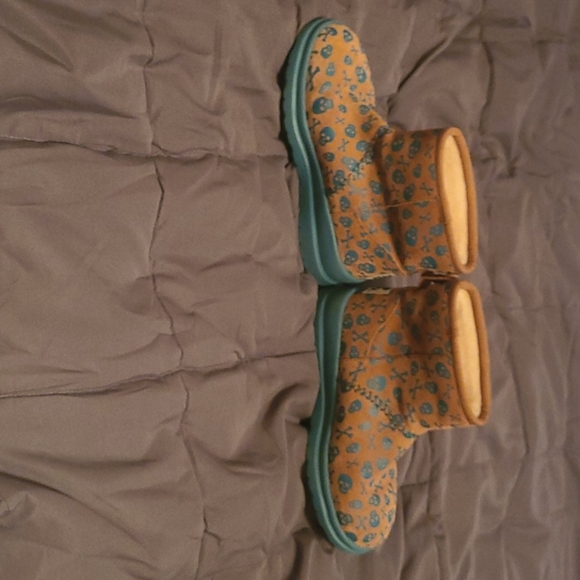 UGG i love ugg skeleton boots - Picture 4 of 6